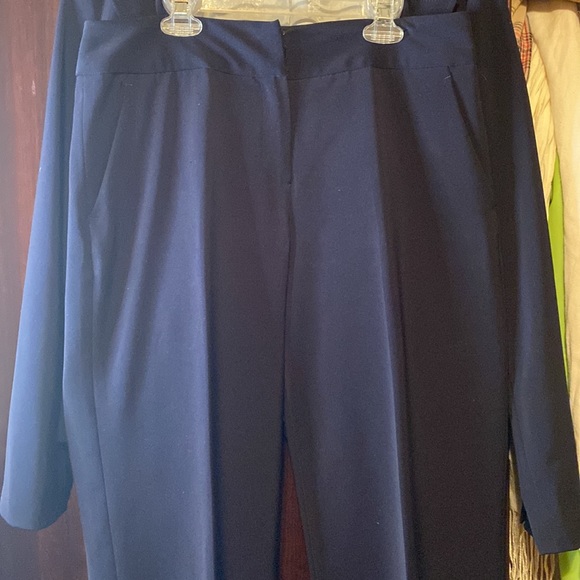 Pret A Porter Pant Suit - Picture 4 of 6